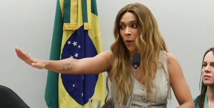 hilton-diz-que-pedira-bloqueio-de-bens-e-da-conta-de-flavio-bolsonaro