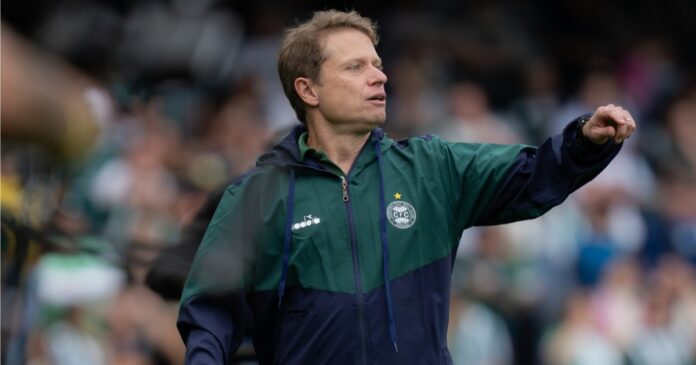 coritiba-demite-fernando-seabra-antes-do-duelo-com-o-vitoria