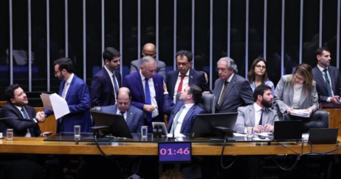 pt,-pcdob-e-pv-apoiam-hugo-motta,-que-ja-contaria-com-votos-suficientes-para-a-reeleicao-em-2027