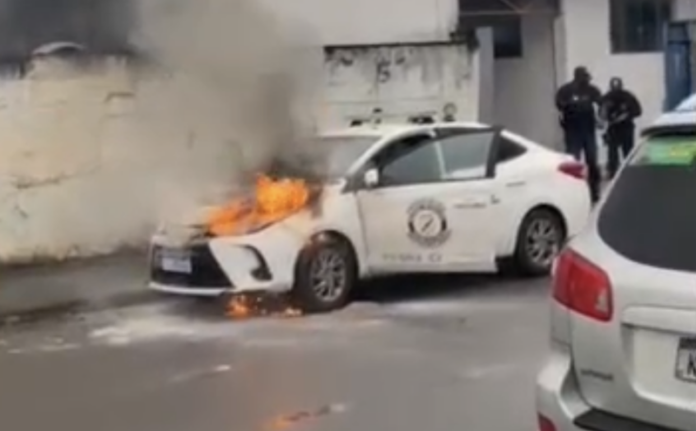 fogo-atinge-veiculo-da-guarda-municipal-diante-da-base-no-centro-de-teixeira-de-freitas