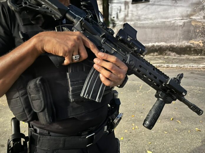 professor-suspeito-de-estupro-de-menor-de-13-anos-e-preso-em-escola-de-teixeira-de-freitas