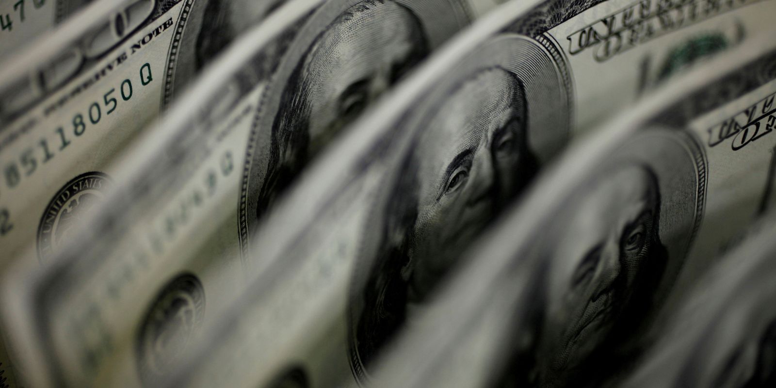 Ibovespa recua 2,68% e câmbio fecha em R$ 5,34 com leve recuo