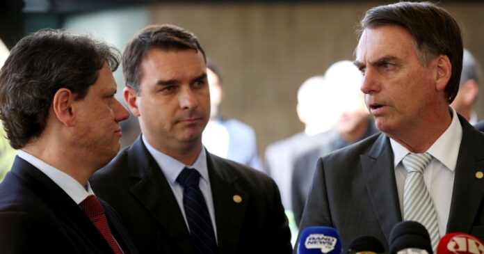 tarcisio-cobra-respeito-as-urnas-apos-flavio-bolsonaro-se-declarar-lider-do-brasil
