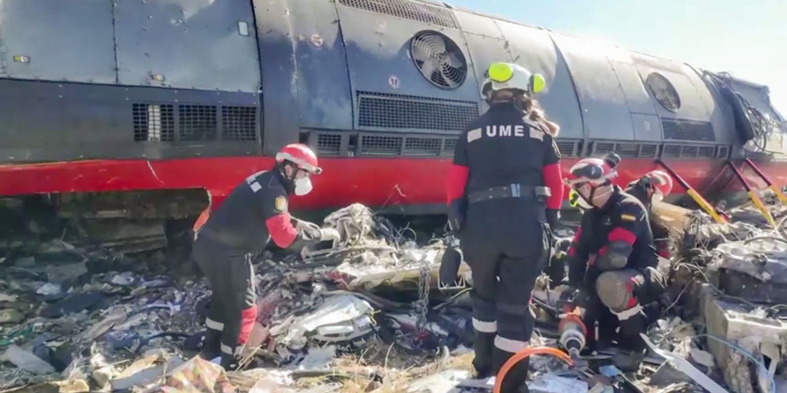 Espanha: equipes mantêm buscas na esperança de encontrar sobreviventes