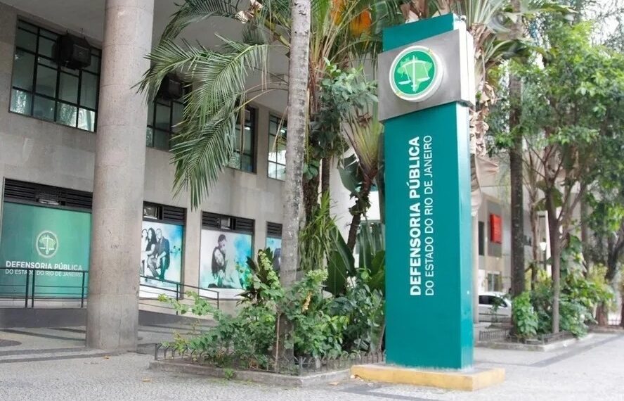 Defensoria do Rio dispensa estagiário que gravou conteúdo adulto com crachá no fórum