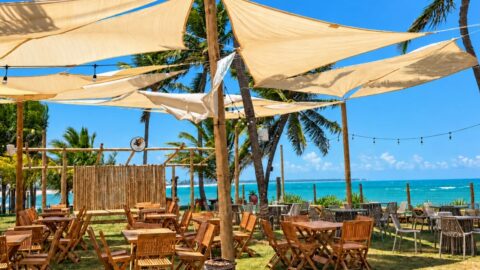 Grupo Lôro e QPC apresentam projeto de beach club na Praia da Espera, com gastronomia e atividades de lazer.