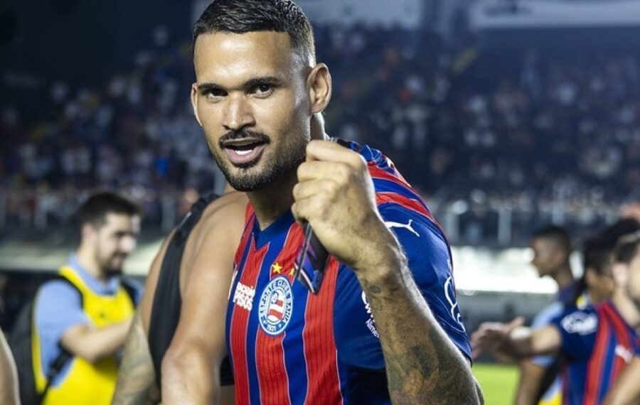 Willian José se desculpa por compartilhar vídeo com ofensas xenófobas
