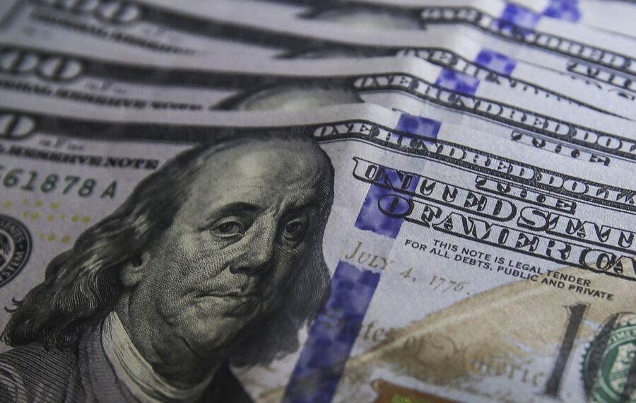 Dólar registra alta de 0,76% e encerra o dia em R$ 5,39, com cautela no mercado