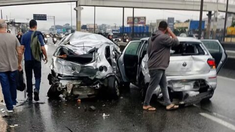 Infarto atinge motorista; engavetamento com 20 veículos deixa feridos no Rio
