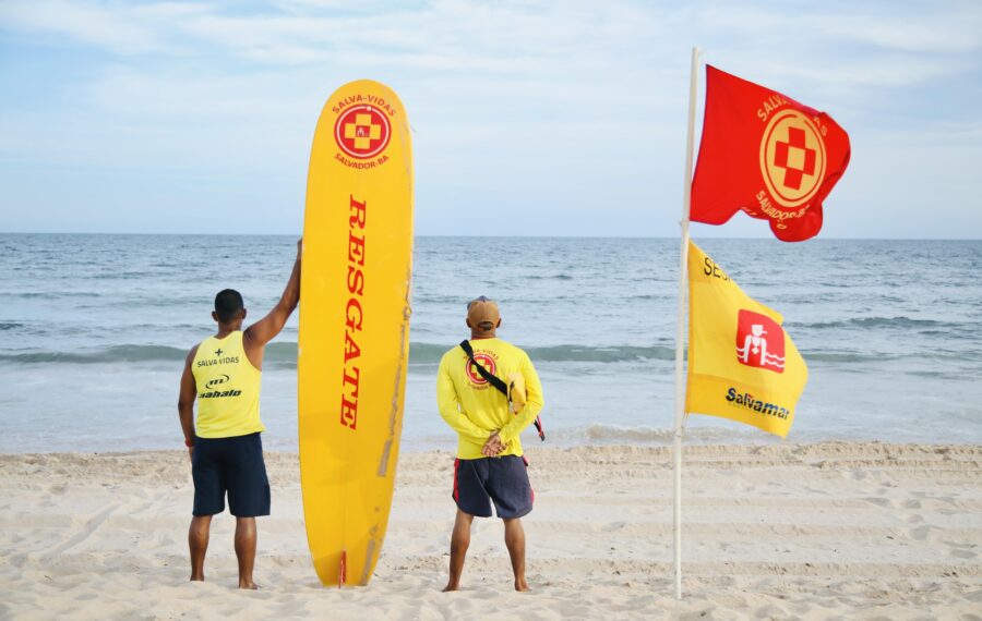 Salvamar aumenta equipes de resgate e eleva o número de postos de salva-vidas nas praias de Salvador durante o feriado de Finados