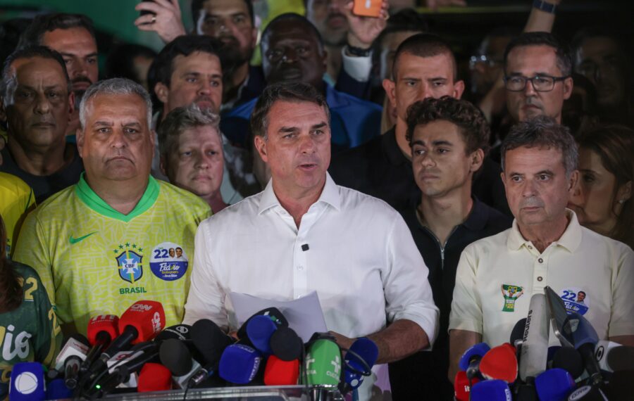 Dono do jato afirma que pagamento pelo voo de fuga de Flávio Bolsonaro partiu de intermediário dos EUA