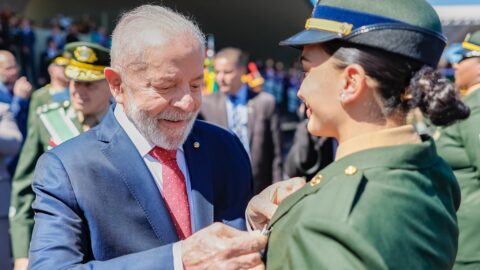 Lula indica mulher para chefiar o Ministério da Defesa