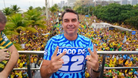 Flávio Bolsonaro: nega fraqueza e defende nova eleição antes de 2030