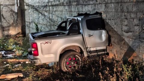 Esposa afirma que marido tentou matar a família com caminhonete