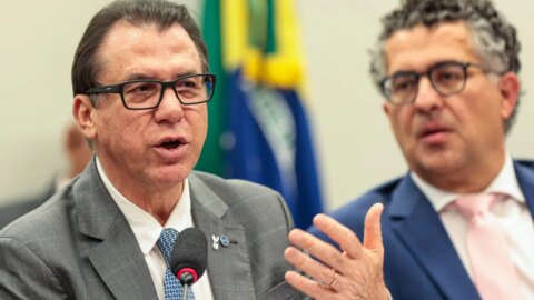 Ministro do Trabalho comenta a possibilidade de assumir o cargo de chefe de gabinete de Lula; vídeo
