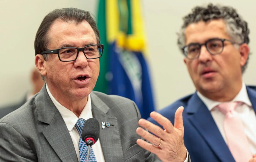 Ministro do Trabalho comenta a possibilidade de assumir o cargo de chefe de gabinete de Lula; vídeo