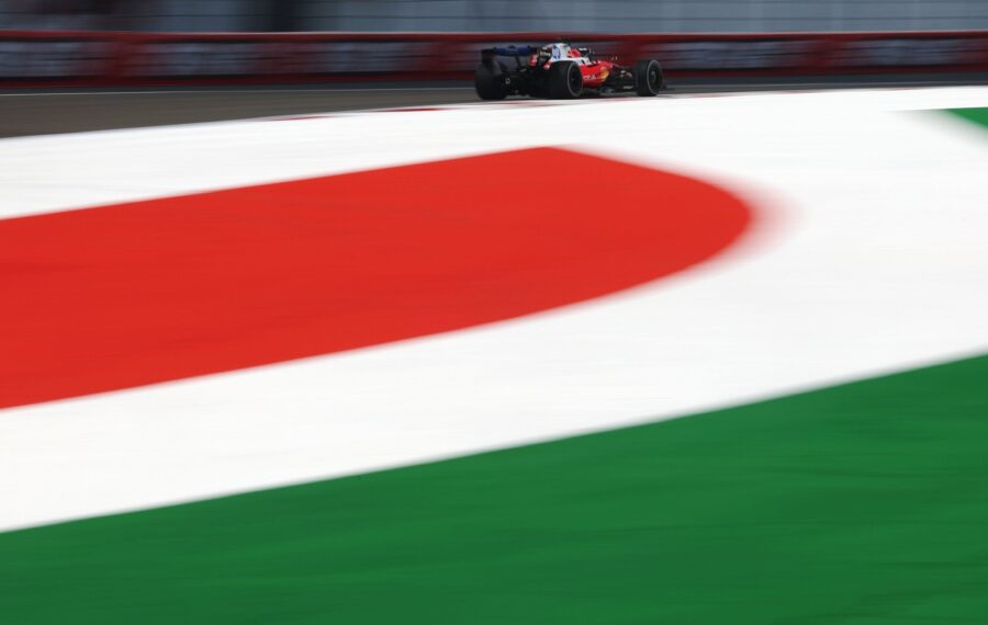 F1: Leclerc comanda treinos no México, porém aponta dificuldades