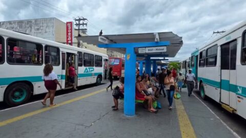 Greve de motoristas de ônibus interrompe circulação em Alagoinhas por atraso no pagamento de salários
