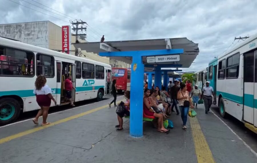 Greve de motoristas de ônibus interrompe circulação em Alagoinhas por atraso no pagamento de salários