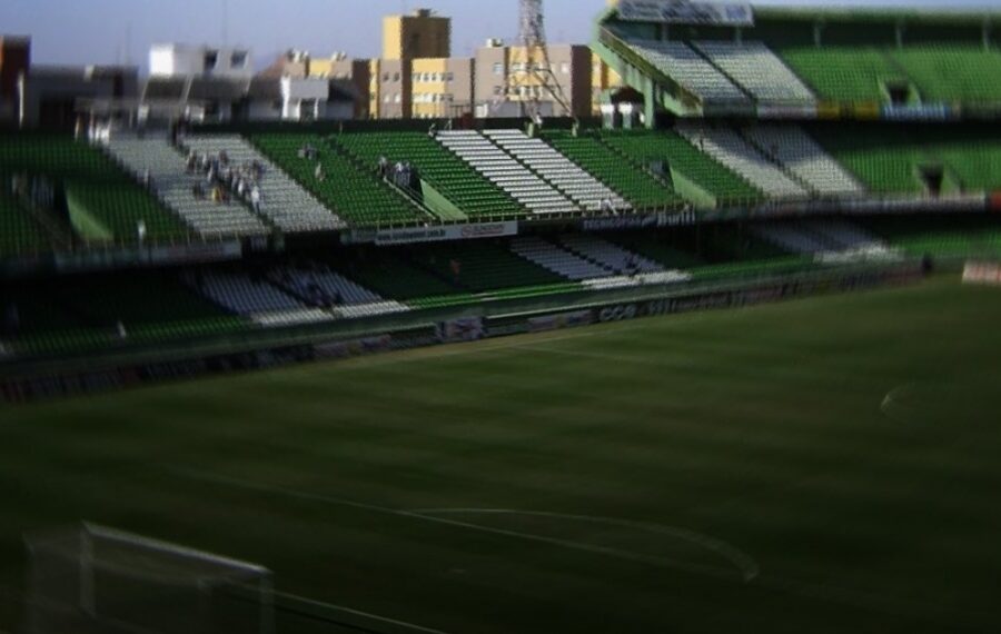 Escalações oficiais: Coritiba x Vitória na 33ª rodada do Brasileirão