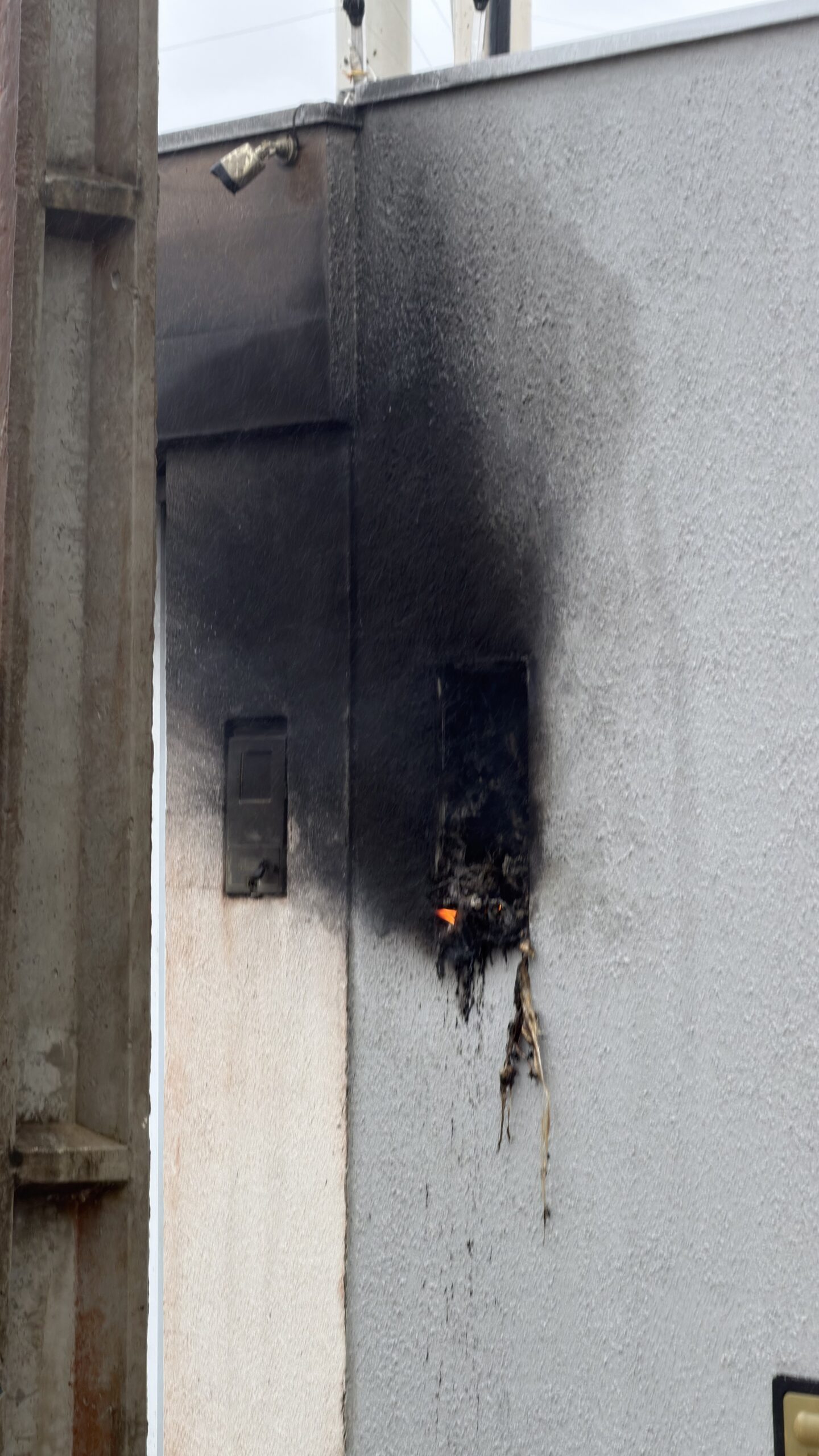 Incêndio em padrão de energia chama atenção para ausência de base do Corpo de Bombeiros em Prado
