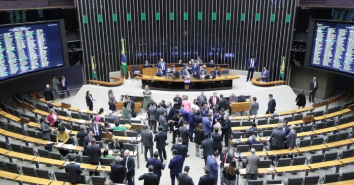 camara-aprova-projeto-que-cria-programa-mover-e-mantem-“taxa-das-blusinhas”-em-compras-ate-us$-50