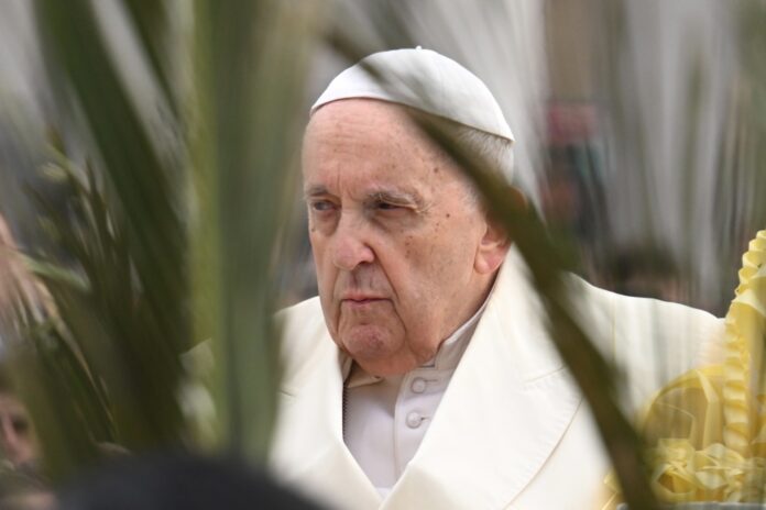 papa-francisco-volta-a-usar-termo-homofobico-e-causa-polemica:-‘muita-viadagem’