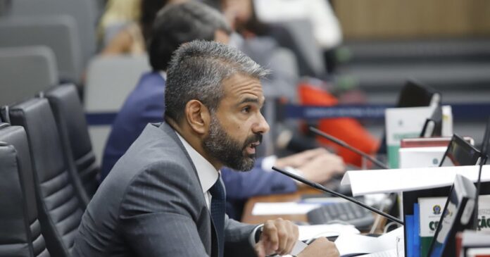 cnj-aprova-norma-que-regulamenta-porte-de-arma-para-policiais-judiciais