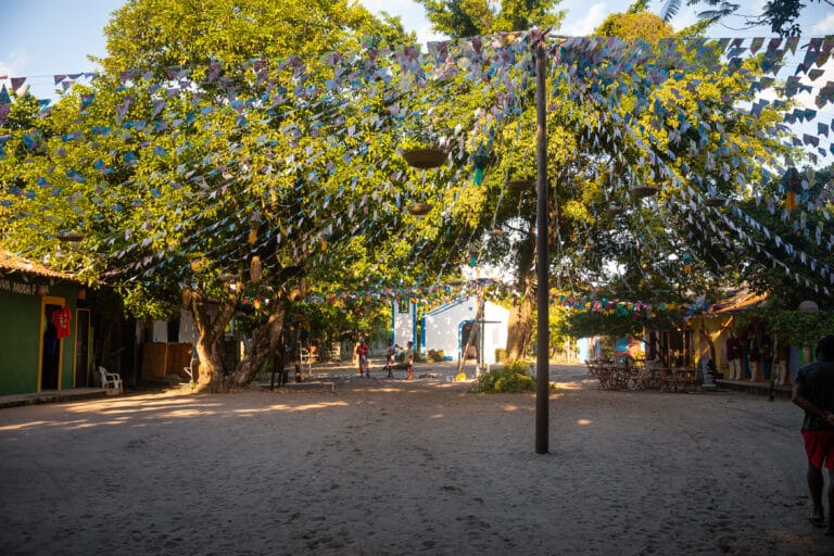 Caraíva se enfeita de cores e sabores para celebrar o São João em grande estilo