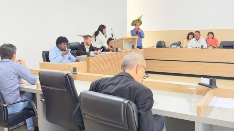 Vereadores reprovam contas de Mayra Brito, ex-prefeita do Prado