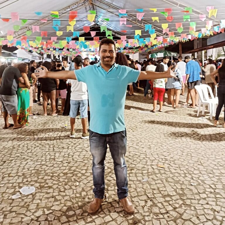 André Júnior anuncia rompimento com Liva Costa (pré-candidato à prefeito em Prado) e desistência de concorrer à vereador nas próximas eleições