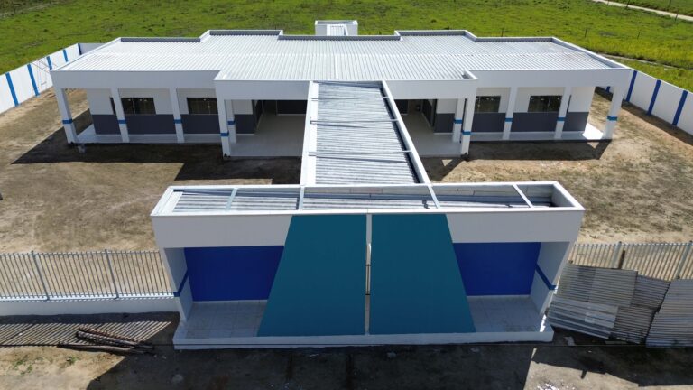 Está quase pronta uma moderna escola em área de assentamento de Alcobaça