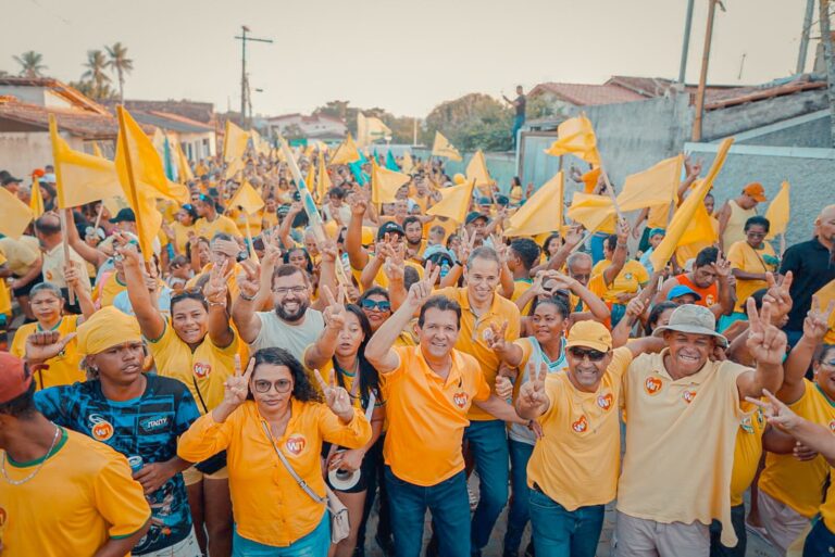 Caminhada nas ruas de Guarani com Wilsinho e seu grupo político