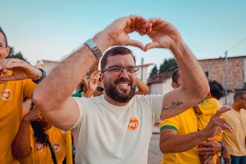 Caminhada nas ruas de Guarani com Wilsinho e seu grupo político 4 IMG 20240826 WA0203