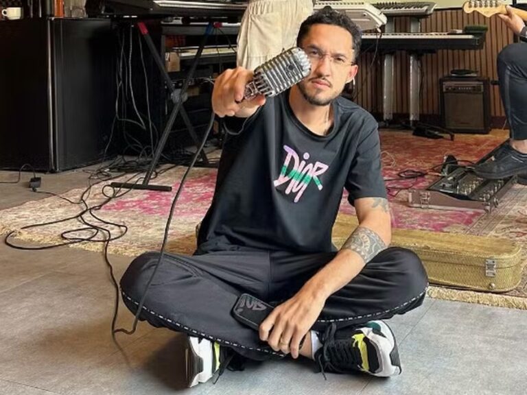 Quem é o cantor de só fé, música que estourou nas redes sociais e plataformas digitais?