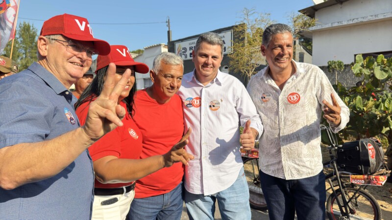 Vaninha realiza caminhada com presença de Jerônimo Rodrigues declarando apoio à sua campanha em Caravelas 7 IMG 2625