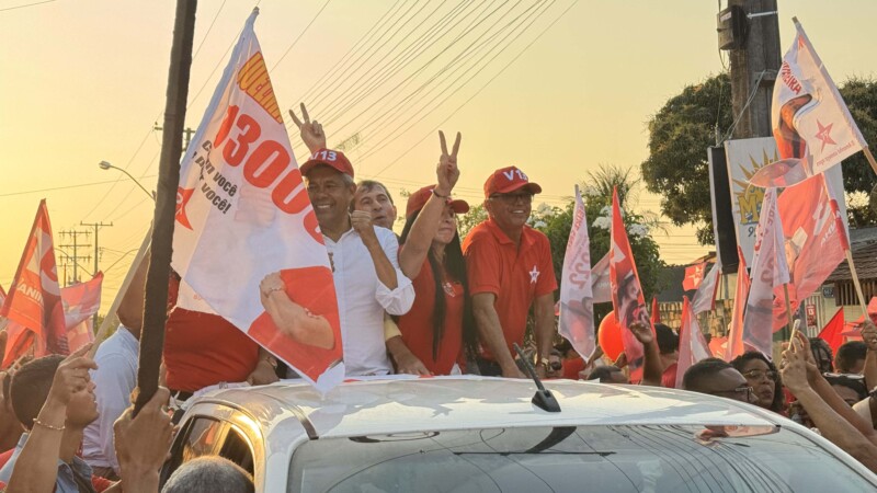 Vaninha realiza caminhada com presença de Jerônimo Rodrigues declarando apoio à sua campanha em Caravelas 35 IMG 2647