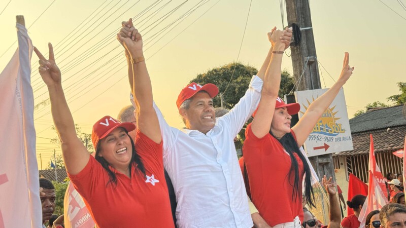 Vaninha realiza caminhada com presença de Jerônimo Rodrigues declarando apoio à sua campanha em Caravelas 34 IMG 2655