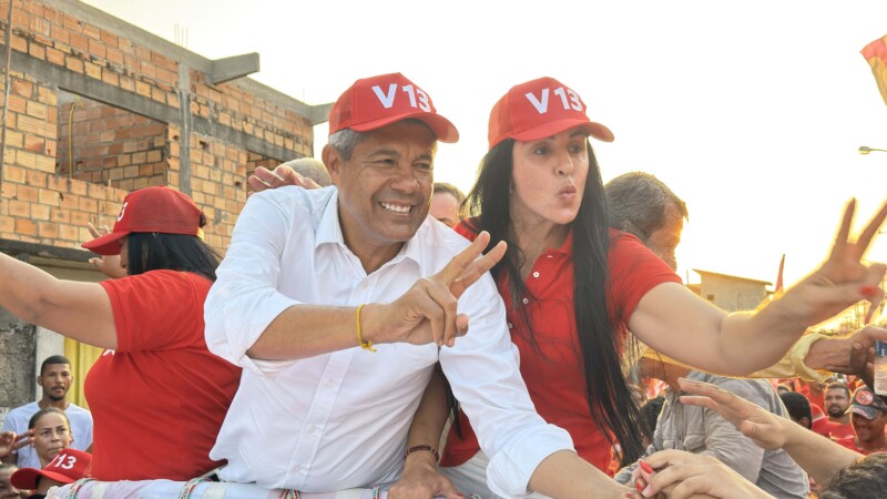 Vaninha realiza caminhada com presença de Jerônimo Rodrigues declarando apoio à sua campanha em Caravelas 32 IMG 2667