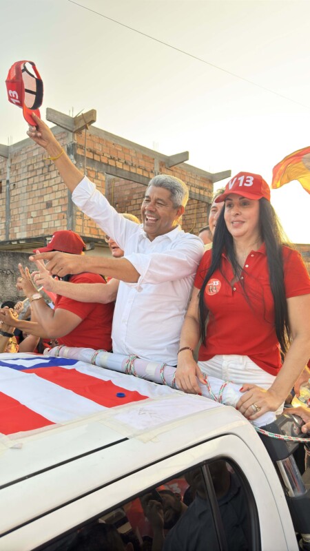 Vaninha realiza caminhada com presença de Jerônimo Rodrigues declarando apoio à sua campanha em Caravelas 31 IMG 2674