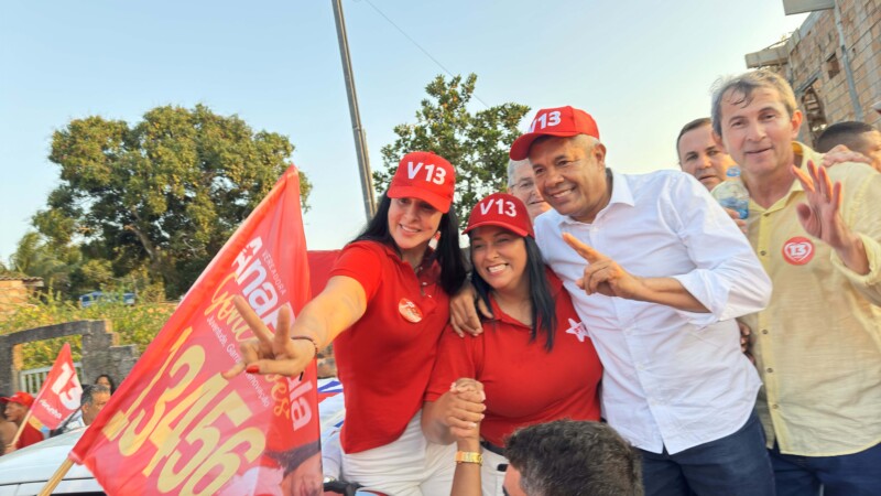 Vaninha realiza caminhada com presença de Jerônimo Rodrigues declarando apoio à sua campanha em Caravelas 30 IMG 2683