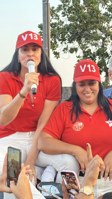 Vaninha realiza caminhada com presença de Jerônimo Rodrigues declarando apoio à sua campanha em Caravelas 26 IMG 2707