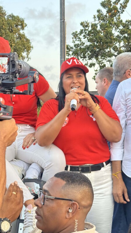 Vaninha realiza caminhada com presença de Jerônimo Rodrigues declarando apoio à sua campanha em Caravelas 24 IMG 2714