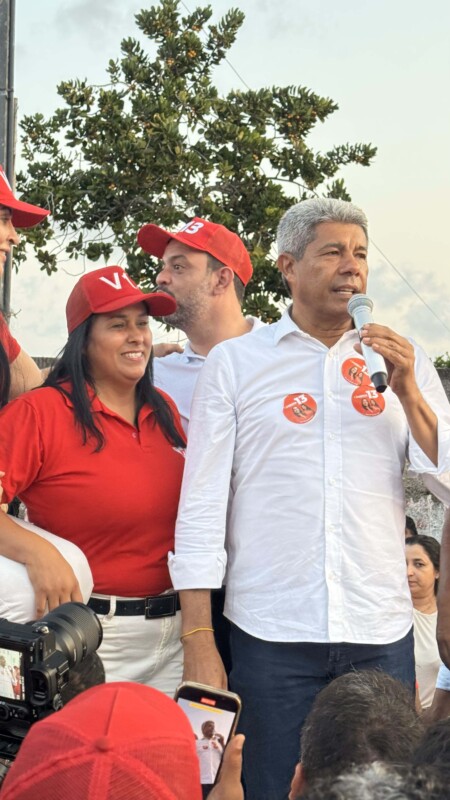 Vaninha realiza caminhada com presença de Jerônimo Rodrigues declarando apoio à sua campanha em Caravelas 22 IMG 2731