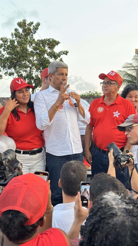 Vaninha realiza caminhada com presença de Jerônimo Rodrigues declarando apoio à sua campanha em Caravelas 21 IMG 2732