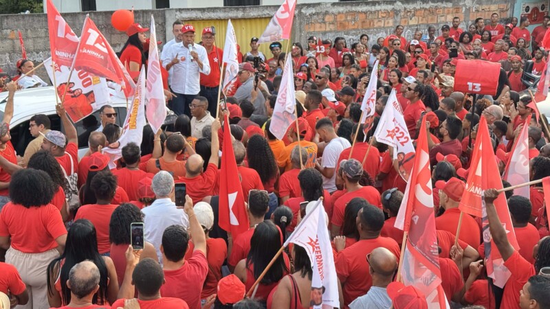 Vaninha realiza caminhada com presença de Jerônimo Rodrigues declarando apoio à sua campanha em Caravelas 14 IMG 2757