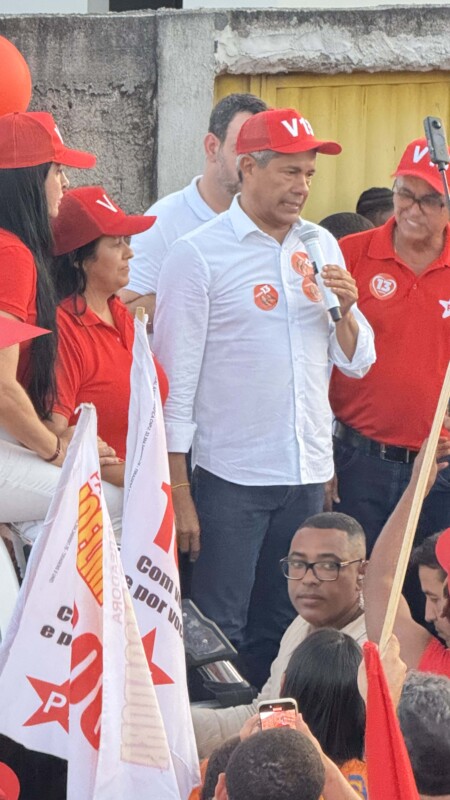 Vaninha realiza caminhada com presença de Jerônimo Rodrigues declarando apoio à sua campanha em Caravelas 8 IMG 2774