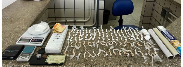 Homem é preso por policiais da 43ª CIPM traficando drogas em Itamaraju