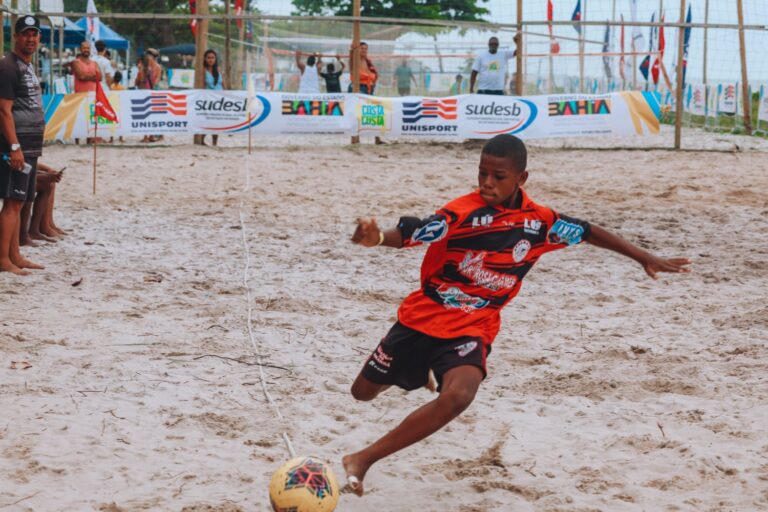 Abertura do 3° Verão Costa a Costa atrai população para a prática esportiva no município de Alcobaça