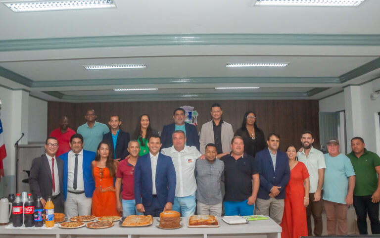 Abertura dos trabalhos legislativos na Câmara de Alcobaça é marcada por café da manhã com secretários municipais